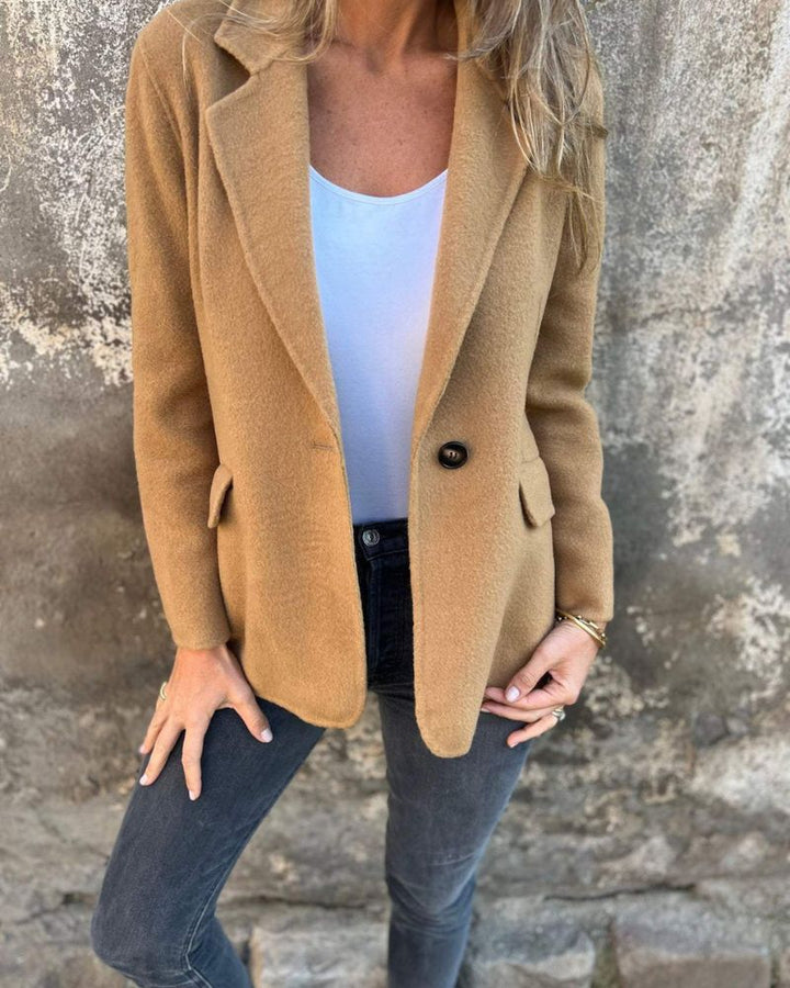 Renée™ – Warm Elegance for Every Season