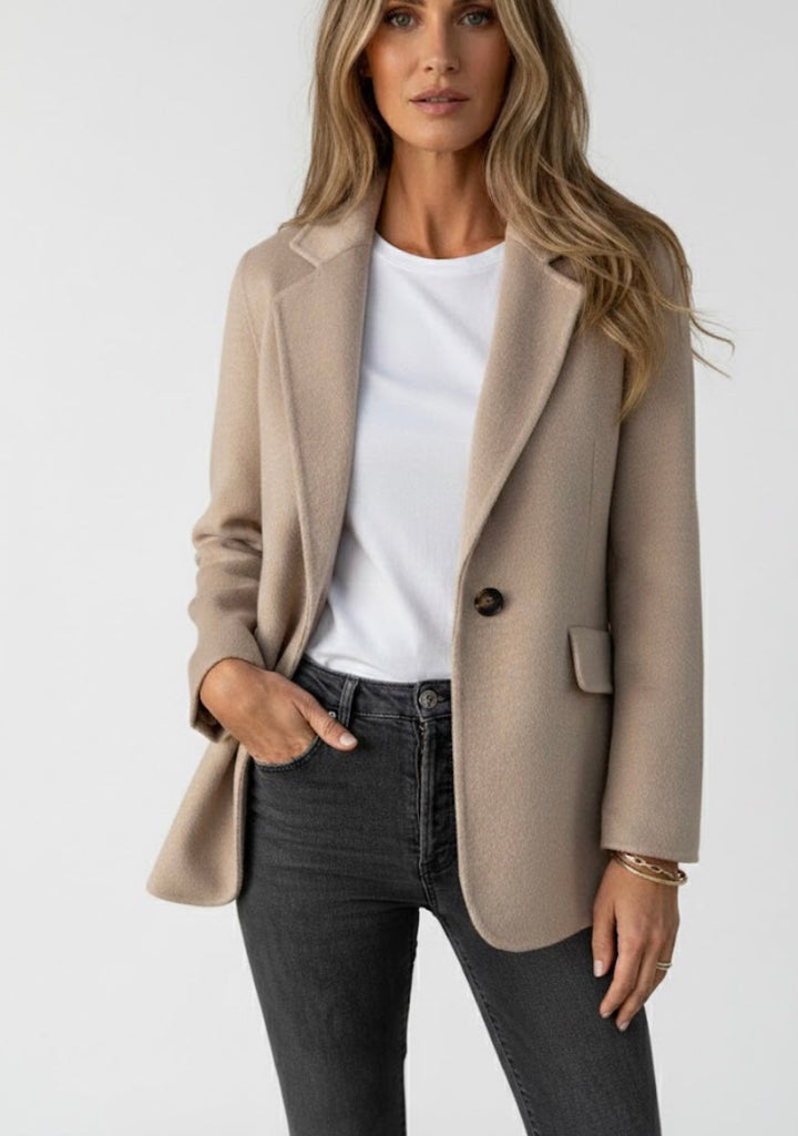 Renée™ – Warm Elegance for Every Season